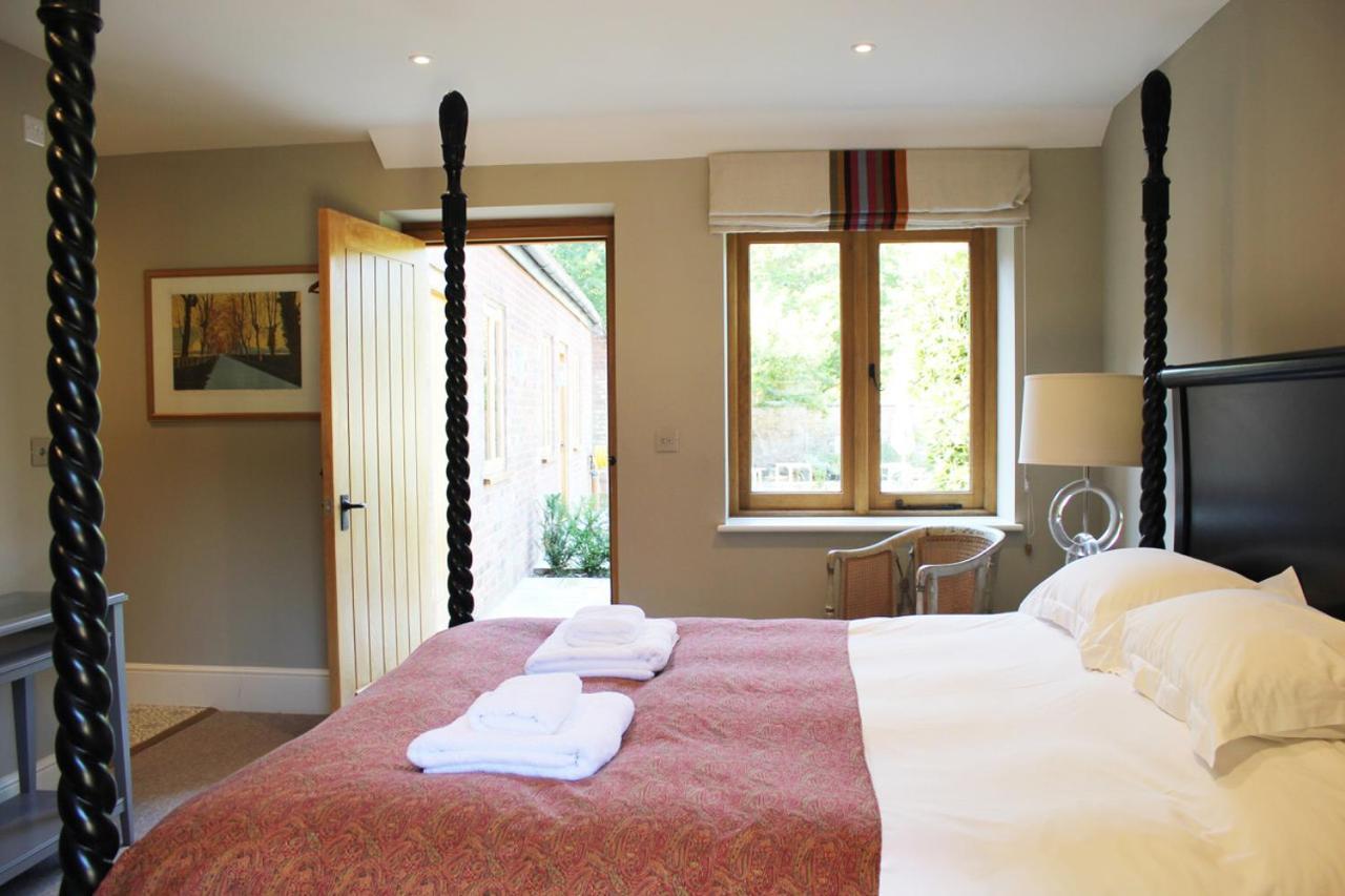 Chippenham Park Garden Rooms ภายนอก รูปภาพ