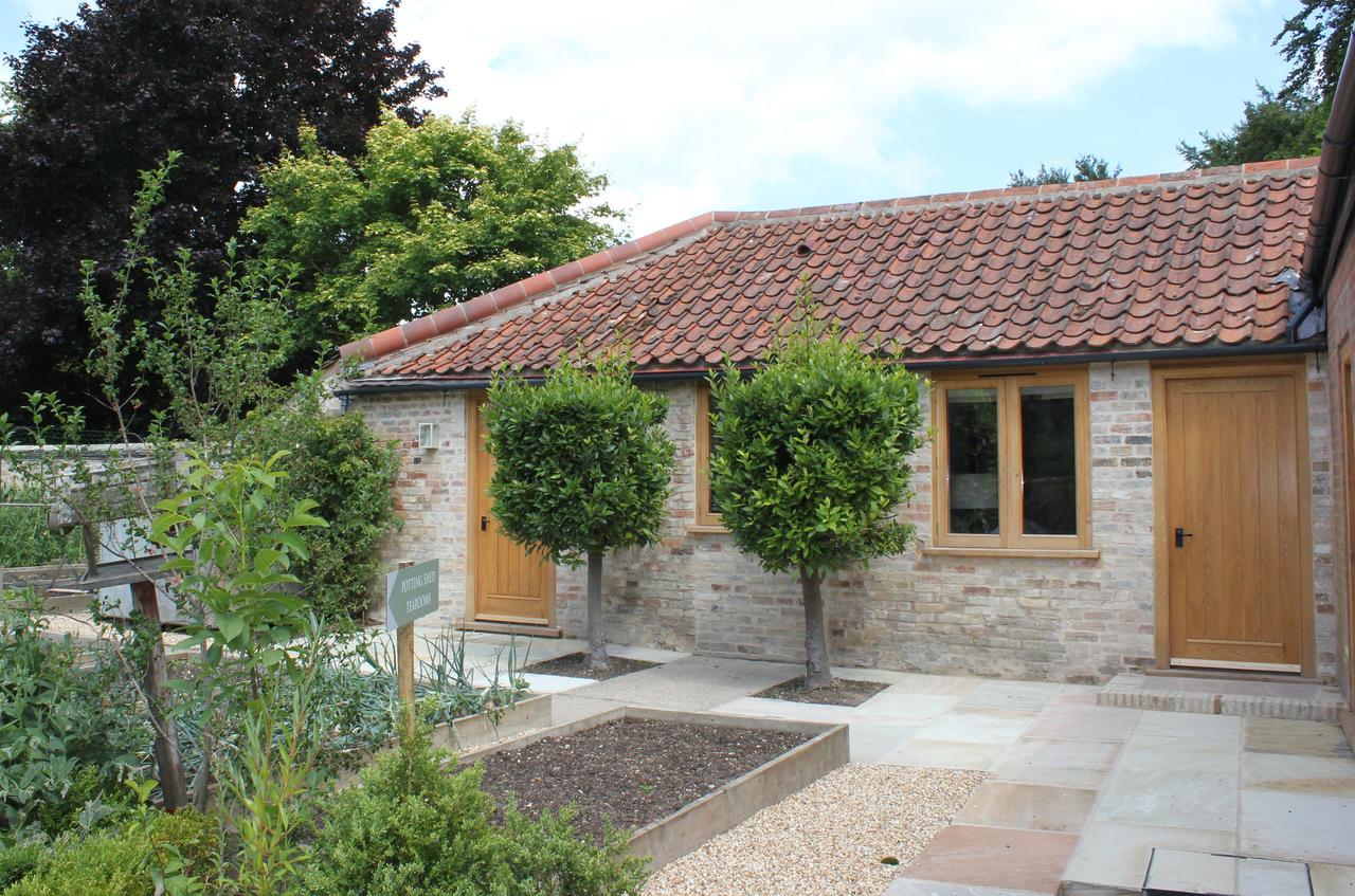 Chippenham Park Garden Rooms ภายนอก รูปภาพ